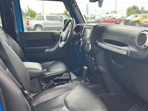 Used 2016 Jeep Wrangler Unlimited Rubicon w/ Dual Top Group AWD/4WD image 5