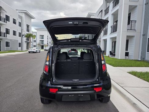 Used 2011 Kia Soul + w/ Audio Pkg FWD image 11