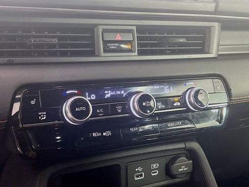 Used 2025 Honda Pilot TrailSport image 14