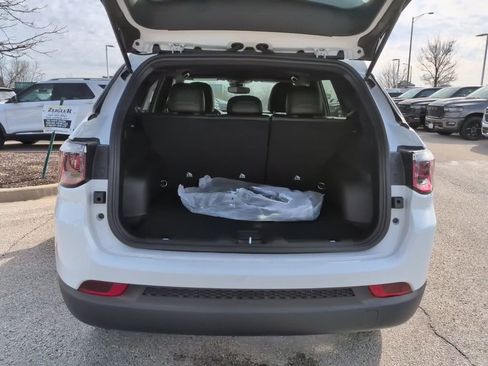 New 2026 Jeep Compass Latitude image 12