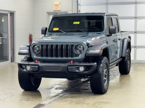 Used 2024 Jeep Gladiator Rubicon w/ Convenience Group image 3