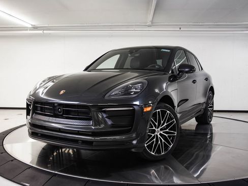 Certified 2025 Porsche Macan AWD/4WD image 1