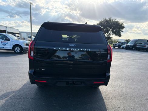 Used 2025 Ford Expedition Active AWD/4WD image 11