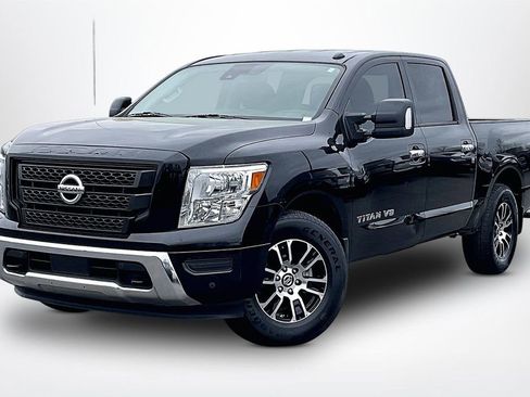 Used 2020 Nissan Titan SV w/ SV Convenience Package image 3