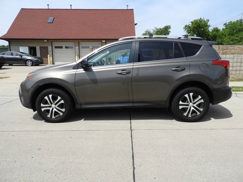 Used 2015 Toyota RAV4 LE w/ Four Season Floor Mat Package AWD/4WD image 7