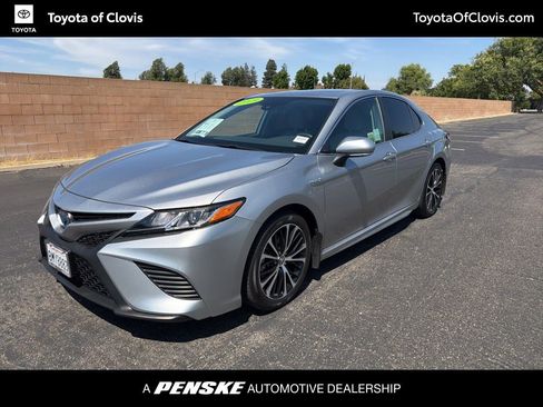 Certified 2019 Toyota Camry SE w/ Sunroof Package FWD image 1