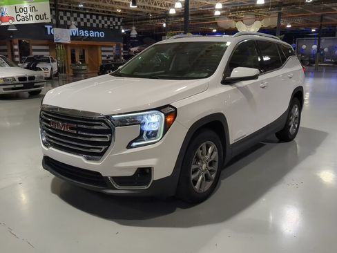 Used 2022 GMC Terrain SLT w/ Infotainment Package II AWD/4WD image 1