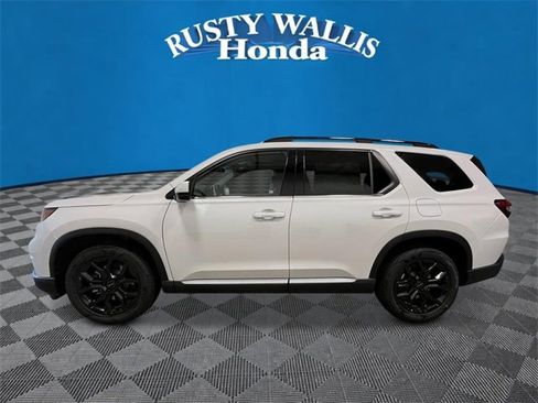 New 2025 Honda Pilot Touring image 6