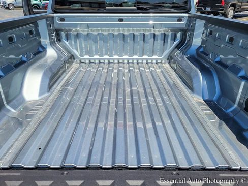 New 2025 GMC Canyon Elevation w/ Convenience Package image 16