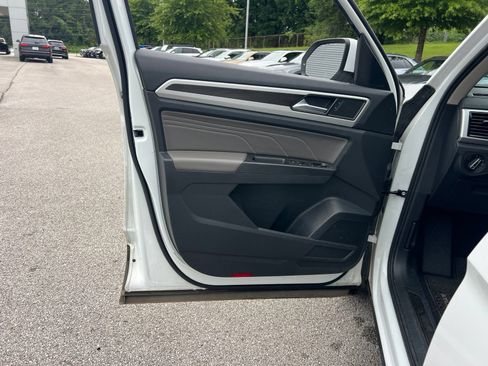 Used 2022 Volkswagen Atlas SE FWD image 25