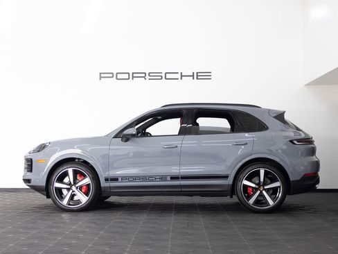 Certified 2026 Porsche Cayenne S AWD/4WD image 2
