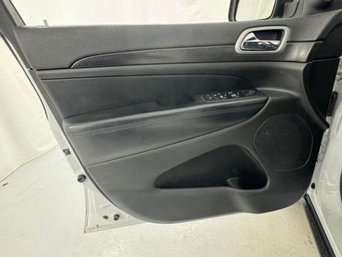 Used 2018 Jeep Grand Cherokee Laredo AWD/4WD image 18