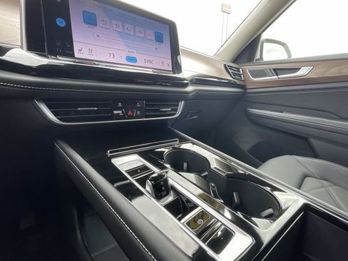 Certified 2024 Volkswagen Atlas SE image 30