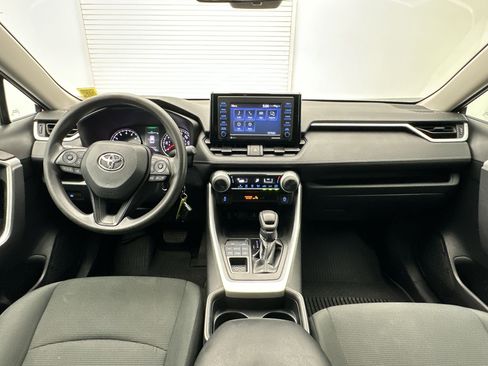 Used 2021 Toyota RAV4 LE AWD/4WD image 17