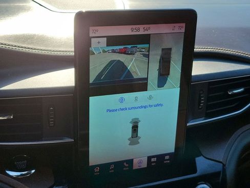 Used 2022 Ford Explorer King Ranch w/ Premium Technology Package image 15