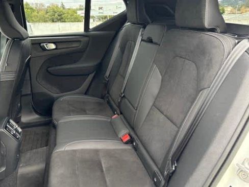 Used 2023 Volvo XC40 Recharge Ultimate w/ Protection Package Premier image 5