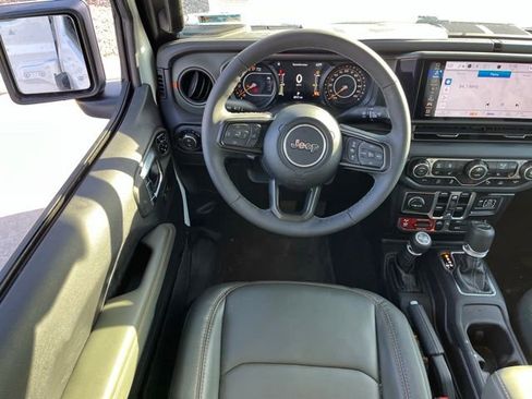 Certified 2025 Jeep Gladiator Mojave AWD/4WD image 9