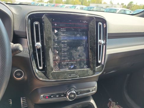 Used 2020 Volvo XC40 T4 R-Design w/ Protection Package Premier image 27