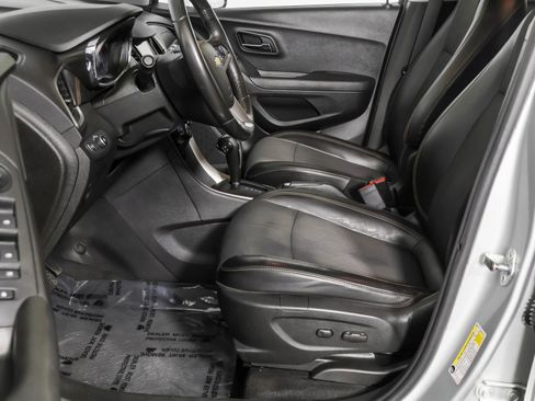 Used 2019 Chevrolet Trax LT w/ LT Convenience Package FWD image 22