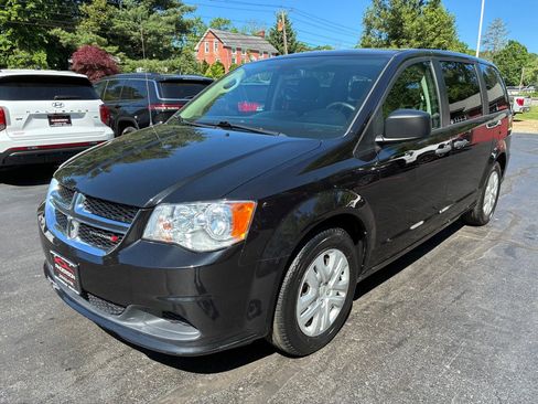 Used 2019 Dodge Grand Caravan SE FWD image 3