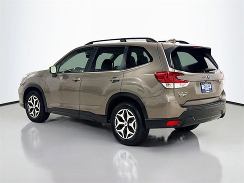 Used 2020 Subaru Forester Premium image 4