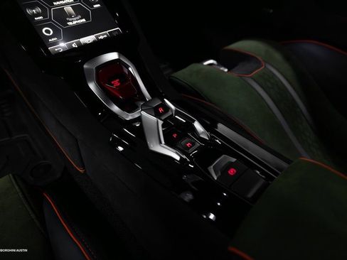 Used 2024 Lamborghini Huracan Sterrato image 32