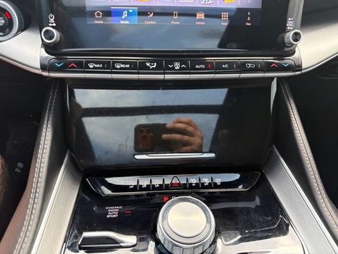 Used 2025 Jeep Wagoneer 4WD w/ Convenience Group I image 19