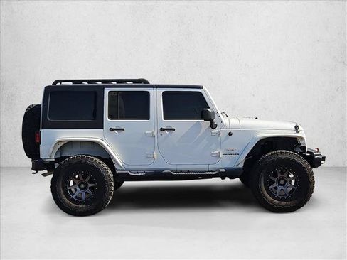 Used 2014 Jeep Wrangler Unlimited Sahara w/ Max Tow Package AWD/4WD image 4