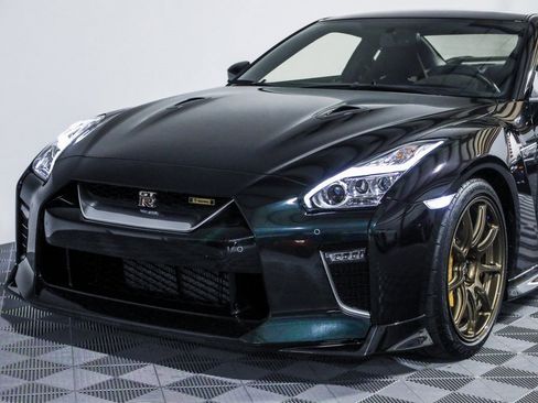 Used 2021 Nissan GT-R Premium image 19