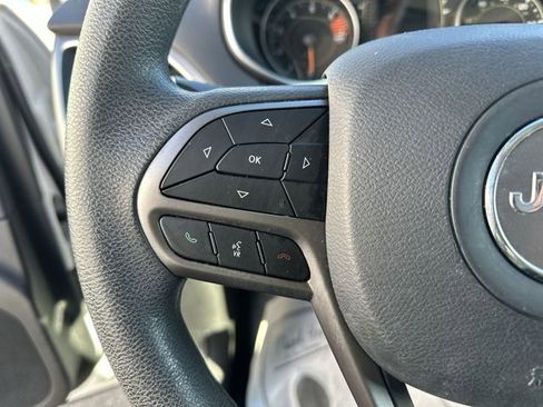 Used 2020 Jeep Cherokee Latitude image 18