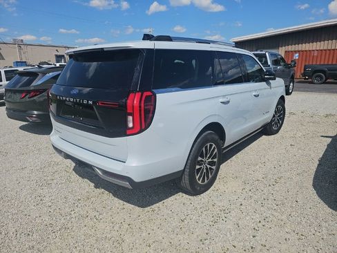 Used 2025 Ford Expedition Platinum AWD/4WD image 7