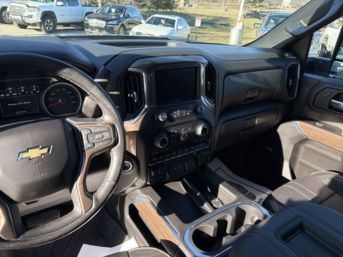 Certified 2022 Chevrolet Silverado 2500 High Country w/ Technology Package image 11