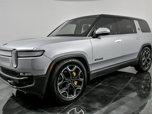 Used 2023 Rivian R1S Adventure image 5