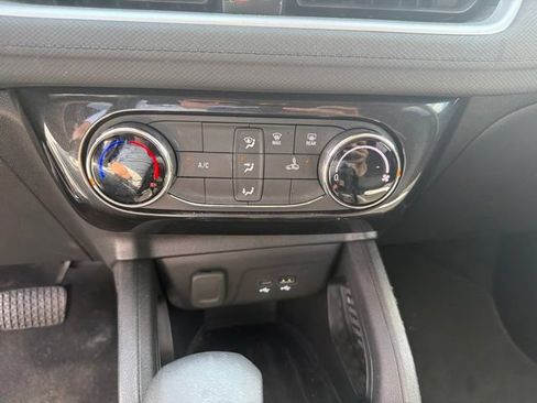 Used 2025 Chevrolet TrailBlazer LT AWD/4WD image 16