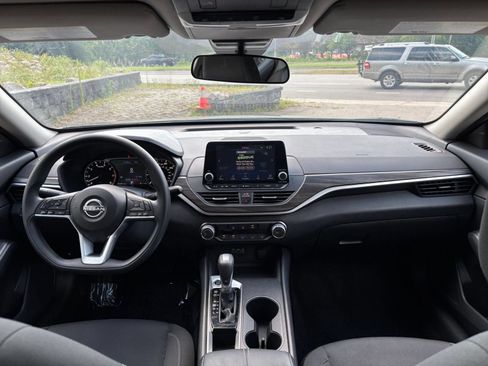 Used 2025 Nissan Altima 2.5 SV FWD image 23