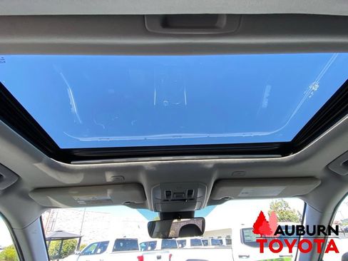 Used 2023 Toyota Highlander XLE AWD/4WD image 34