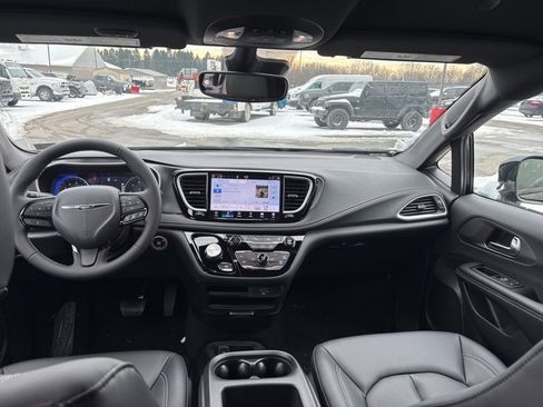 New 2026 Chrysler Pacifica Select w/ S Appearance Package image 15