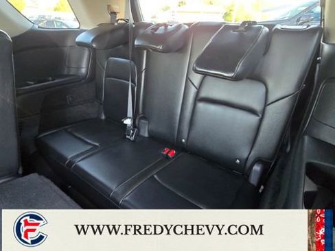 Used 2025 Nissan Pathfinder SL AWD/4WD image 27