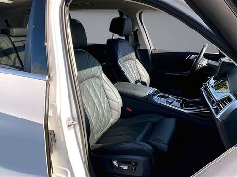 Used 2024 BMW X7 xDrive40i image 30