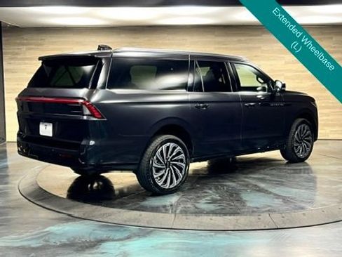 Used 2025 Lincoln Navigator L Black Label AWD/4WD image 13