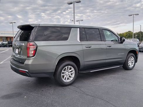 Used 2024 Chevrolet Suburban LT AWD/4WD image 3