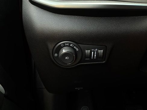 Used 2025 Jeep Compass Limited AWD/4WD image 22
