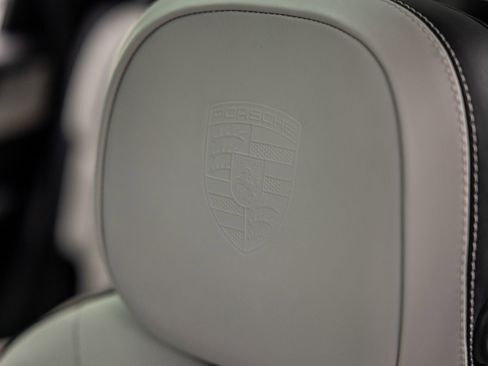 Certified 2025 Porsche Cayenne AWD/4WD image 28