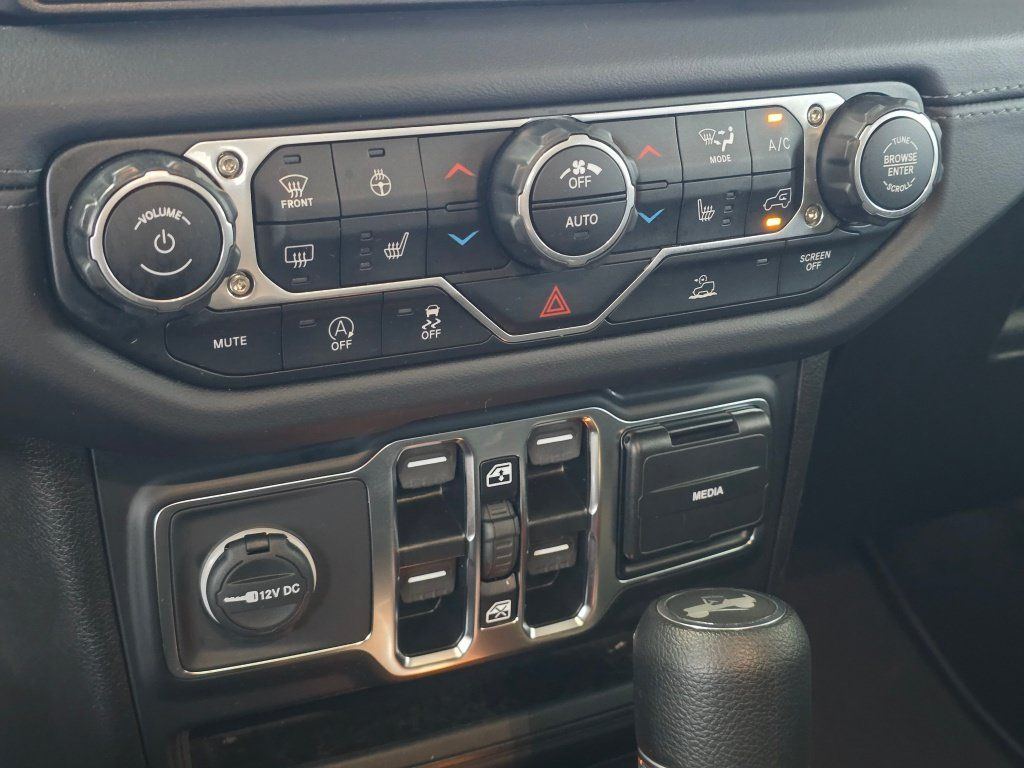 Used 2025 Jeep Wrangler Unlimited Sahara AWD/4WD image 27