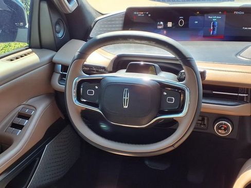 Certified 2025 Lincoln Navigator Black Label AWD/4WD image 7