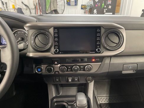 Certified 2023 Toyota Tacoma SR5 AWD/4WD image 18