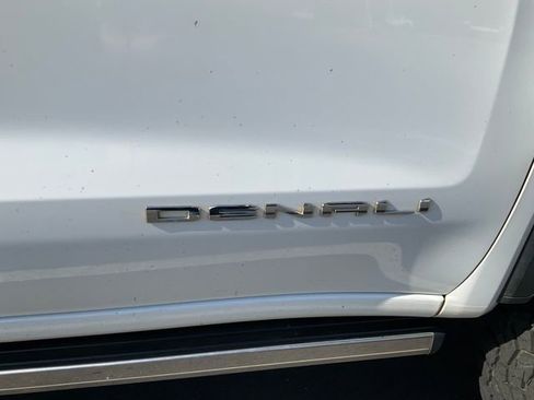 Used 2022 GMC Sierra 1500 Denali w/ Denali Reserve Package image 9