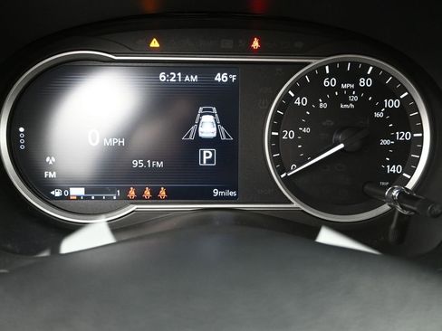 New 2025 Nissan Versa SR w/ Trunk Package FWD image 14