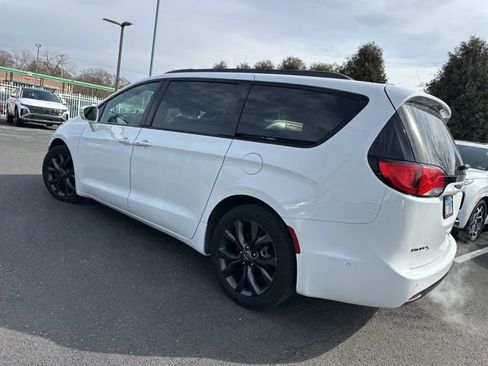 Used 2018 Chrysler Pacifica Limited w/ Advanced Safetytec Group image 9