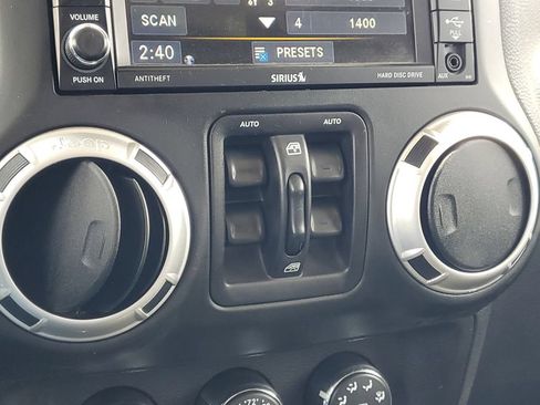 Used 2016 Jeep Wrangler Unlimited Rubicon AWD/4WD image 23